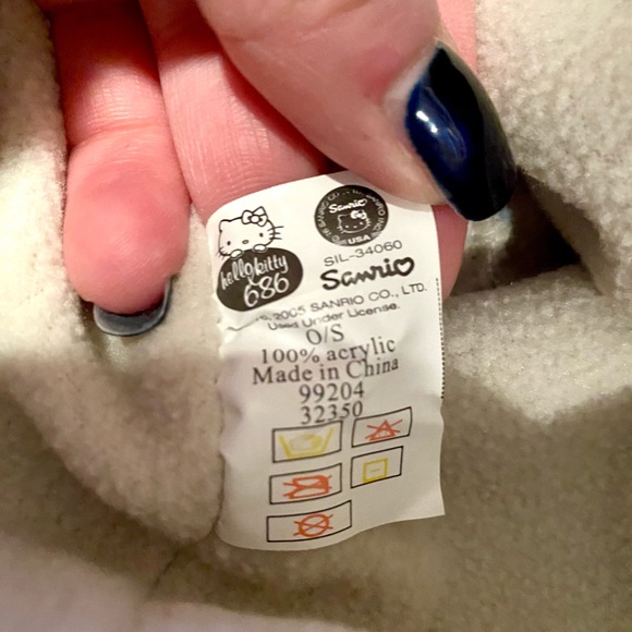 (SOLD ON DEPOP - DO NOT BUY) Vintage 2005 Hello Kitty x 686 Girls Winter Hat - Picture 4 of 4